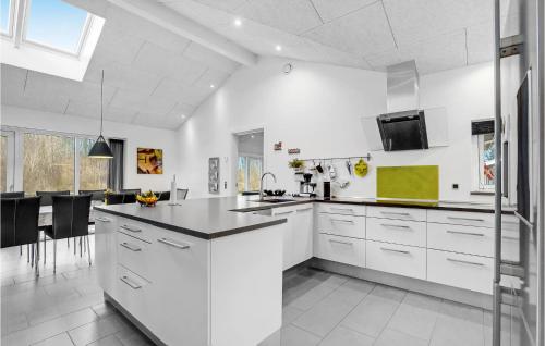 Kitchen, Pet Friendly Home In Hadsund With Wifi in Hadsund