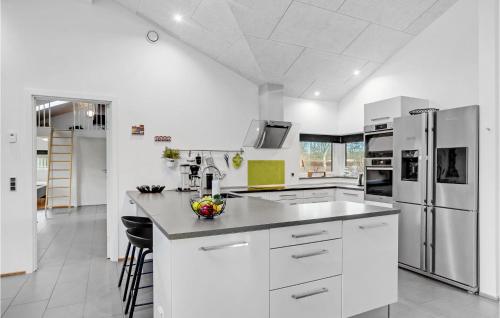 Kitchen, Pet Friendly Home In Hadsund With Wifi in Hadsund