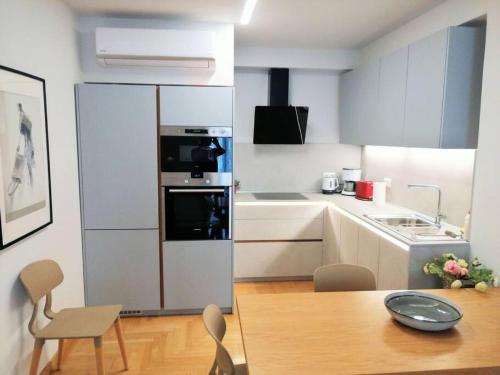 Elegant apartment in Acropolis - image 10