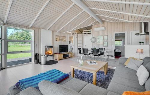Gorgeous Home In Ejstrupholm With Sauna in Ejstrup