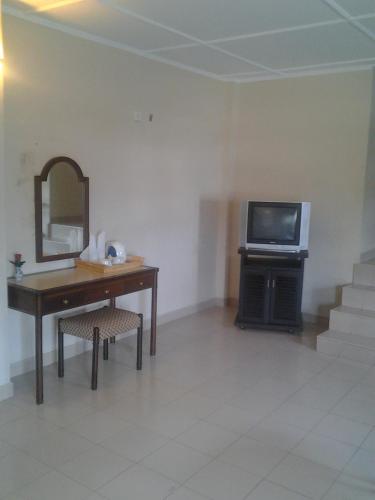 Shalimar Hotel - image 2