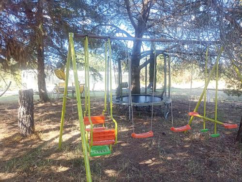 Játszótér, Mas des 2 paons in Villedaigne