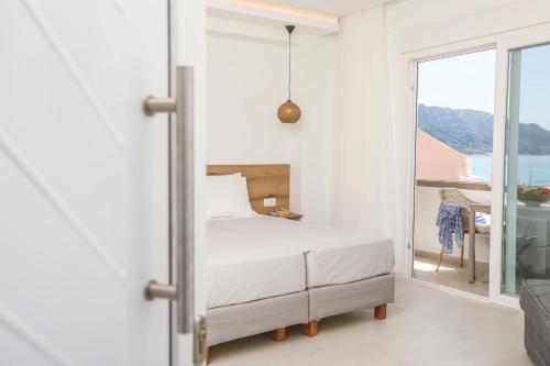 Magdachris Beachfront Rooms - image 9