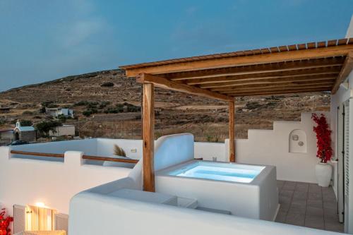 Ariadne's Crown Luxury Suites with Private Pool