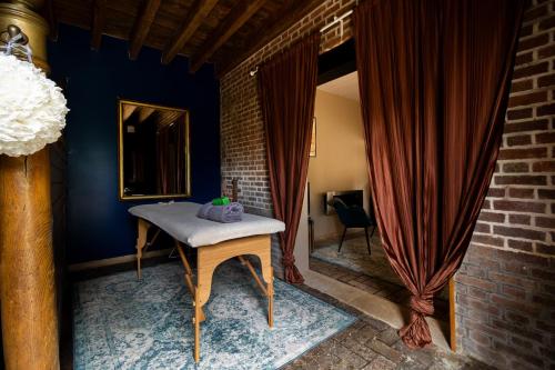 OZ LOVE ROOM JACUZZI privatif in La Croix-Saint-Leufroy