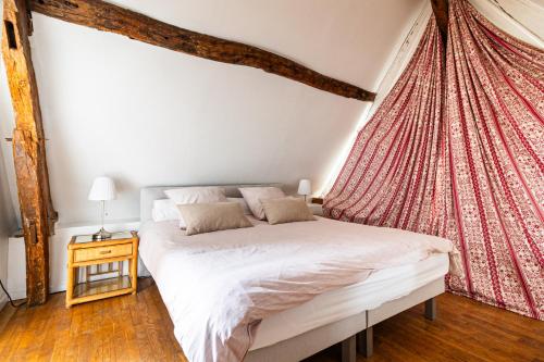 OZ LOVE ROOM JACUZZI privatif in La Croix-Saint-Leufroy