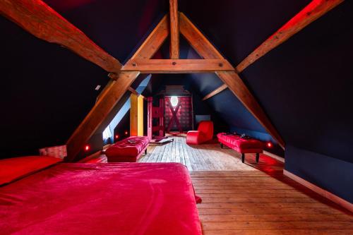 OZ LOVE ROOM JACUZZI privatif in La Croix-Saint-Leufroy