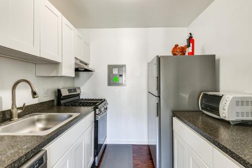 North Bethesda Apartment with Community Pool! in North Bethesda, USA