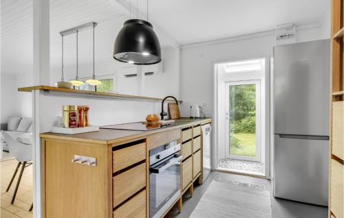 ห้องครัว, 2 Bedroom Cozy Home In Dronningmølle in ดรอนนิงเมิลเลอ