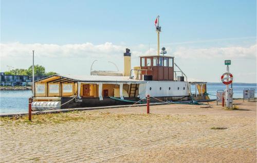 Lovely Home In Askeby With Wifi