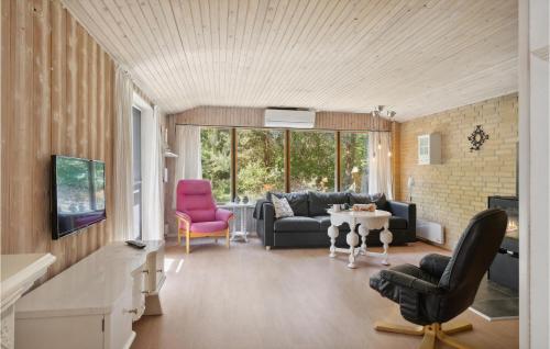  Stunning Home In Hadsund With Kitchen in Hadsund