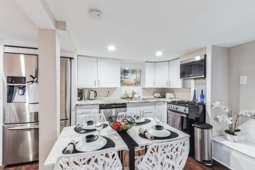 Lovely Custom Home with indoor fireplace by the Bay in Ventnor City, USA