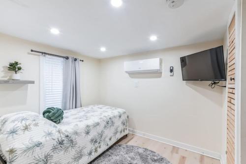 Lovely Custom Home with indoor fireplace by the Bay in Ventnor City, USA