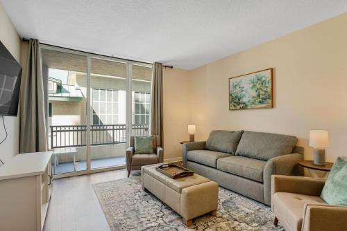 1 BR King- Rooftop Pool close to beach Casa Costa in Boynton Beach, USA