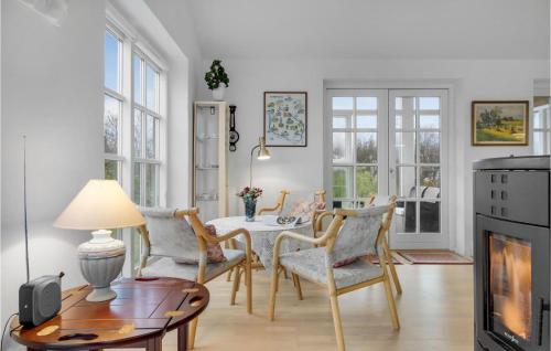  Lovely Home In Ølsted With Kitchen in Ølsted