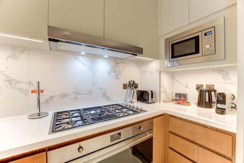 LUXFolio Retreats - Stunning 3-Bed with Full Burj View - main image