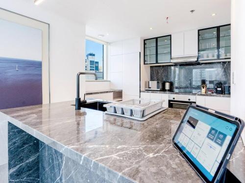 2 Bedroom Smart Home with a Panoramic Marina View, Dubai (photo 8)
