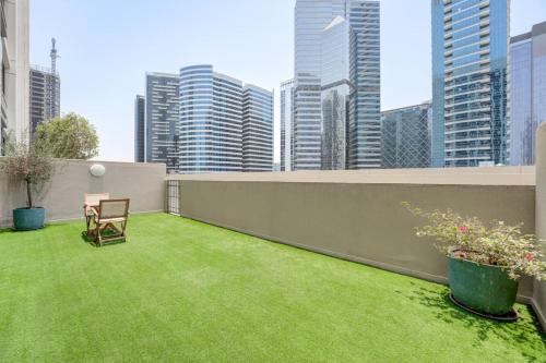 LUXFolio Retreats - Large Bright Terrace - image 7