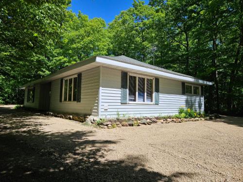 2 bedrooms, 3 beds