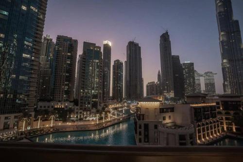 LUXFolio Retreats - Full Burj View - Brand New - image 6
