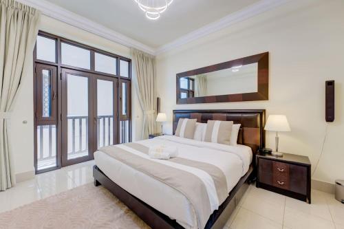 LUXFolio Retreats - Heart of Old Town - image 4