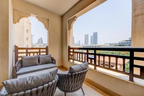 LUXFolio Retreats - Heart of Old Town - image 13