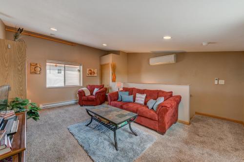 Sunbeam Condo - Beautiful 2 Bedroom Stay by Beach in Pepin, USA