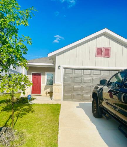 Fiesta Texas Sea World, Cantera Shopping Mall Sparkling Community Pool Family Friendly and Charming House in Helotes, Vereinigte Staaten von Amerika