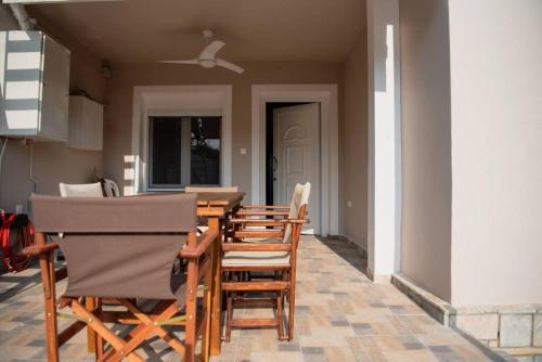 Exterior view of Betty's 4 Seasons in Agria