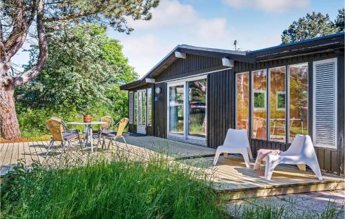  Three-Bedroom Holiday Home In Martofte in Martofte