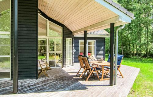 ทัศนียภาพภายนอกโรงแรม, 4 Bedroom Amazing Home In Nexø in สนอเกเบก