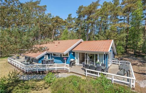 Holiday Home Mejsevej Nexø Ii – khách sạn tại Dueodde