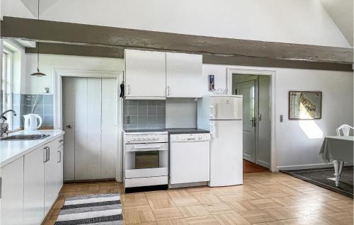 Konyha, 2 Bedroom Gorgeous Home In Allinge in Olsker