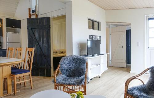 Nice Home In Nexø With Wifi in Snogebaek
