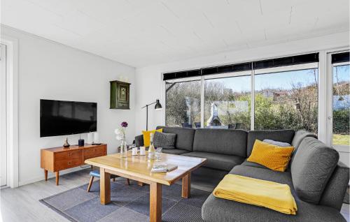  Amazing Home In Allinge With Kitchen in Allinge