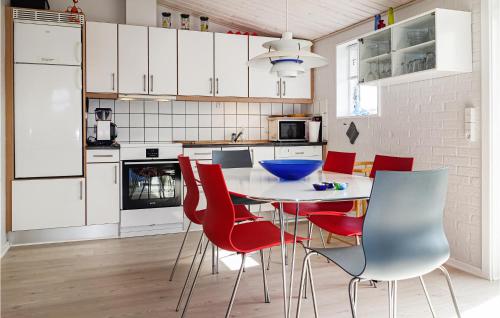 Konyha, 2 Bedroom Stunning Apartment In Allinge in Sandvig