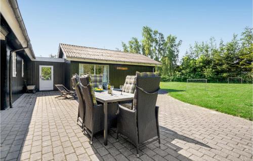 Vista exterior, Awesome Home In Væggerløse With Kitchen in Idestrup