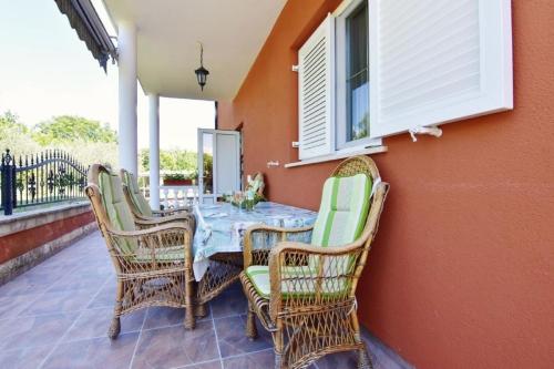 Klimatisierte Wohnung in Valica mit Großem Garten in วาลิซา