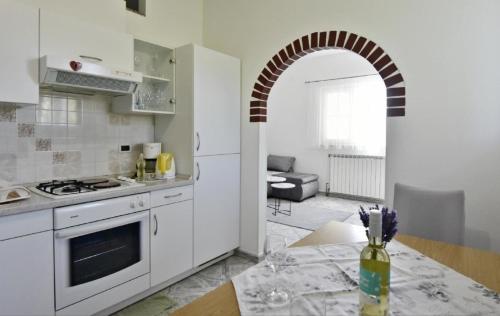 Klimatisierte Wohnung in Valica mit Großem Garten in วาลิซา