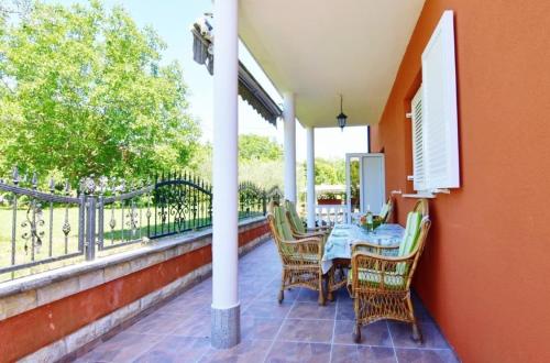 Klimatisierte Wohnung in Valica mit Großem Garten in วาลิซา