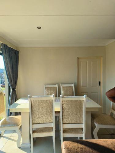 Mangenas Maison in แอบบอทส์ฟอร์ด