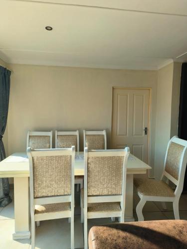 Mangenas Maison in แอบบอทส์ฟอร์ด