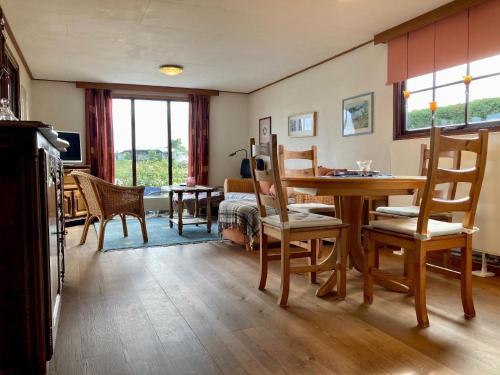 Chalet Christine mit kleinem Garten in Dongeradeel