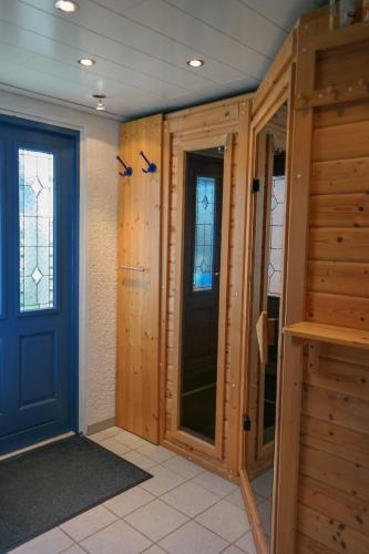 Chalet Christine mit kleinem Garten in Dongeradeel