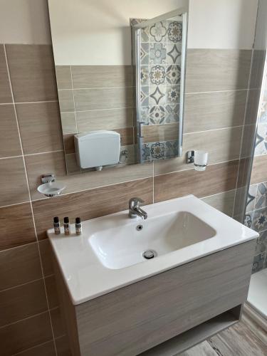 Double Room with Private Bathroom image 9