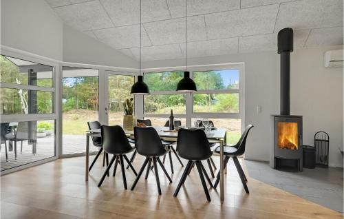 Balcony/terrace, Three-Bedroom Holiday Home In Blavand in Bredmose