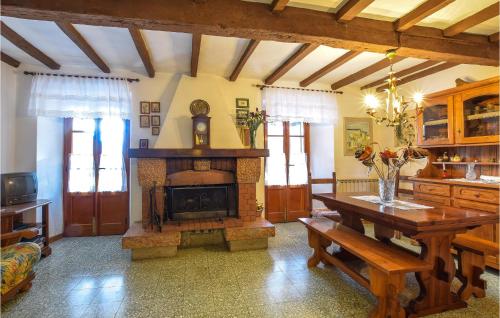  3 Bedroom Gorgeous Apartment In Sassi Molazzana in Sassi