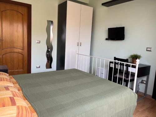 King Room with Balcony image 9
