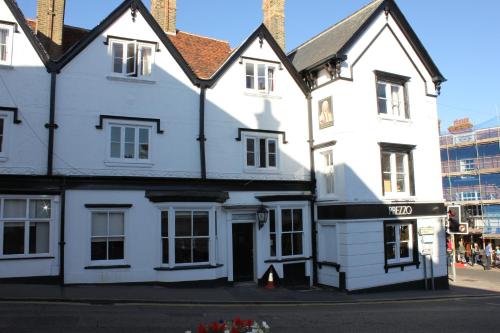 The George Hotel Stansted Airport - Accommodation - Bishops Stortford