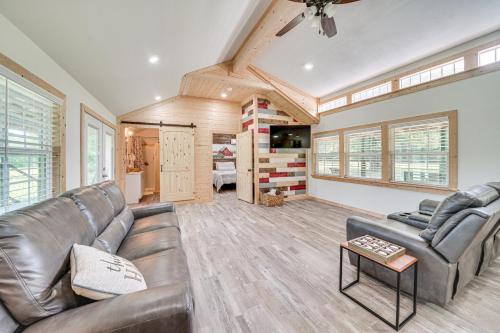 Secluded Broken Bow Cabin with Fishing Pond and Views! Secluded Broken Bow Cabin with Fishing Pond and Views!